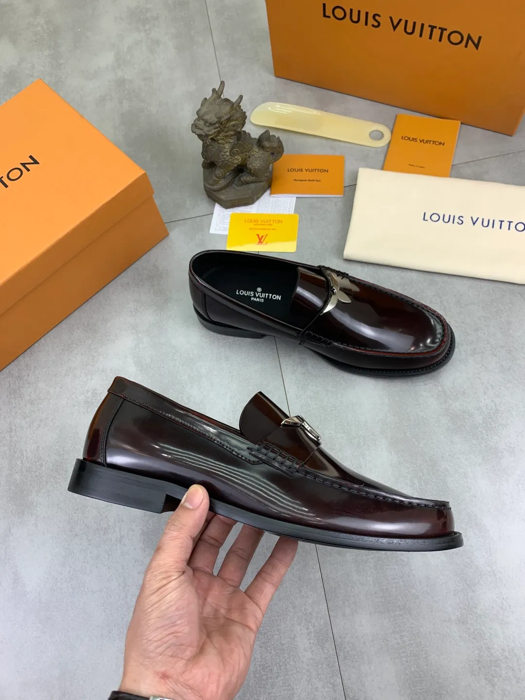 Men's men's shoes 💰P542 New style 💶[LOUIS VUITTON] Water-dyed Niuli Original order New style 🍀LV Louis Vuitton *——Top version of LV classic leather shoes! Made of imported original calfskin, original leather side strips and wear-resistant high-end rubber outsole! High quality products! Color: 3️⃣optional Size: 38-44 (45 customized)